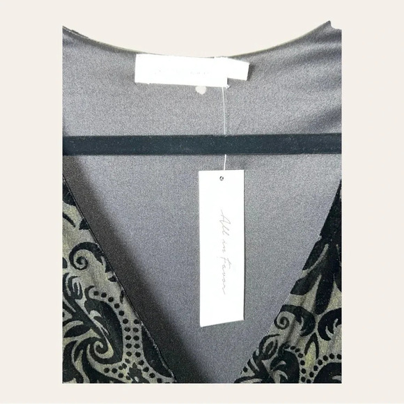 0492W. All IN FAVOR MINI VELVET DRESS BLACK IN COLOR LONG SLEEVE RUCHING SIZE SM - Picture 10 of 13